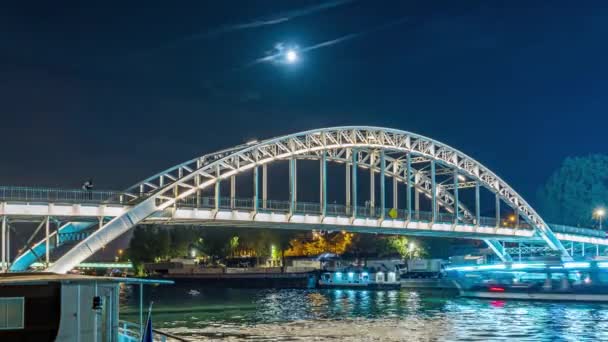 法国巴黎 时间流逝 巴黎旅游中心塞纳河与游轮桥上的满月 — 图库视频影像