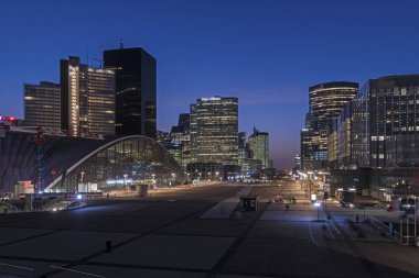 Şafak vakti La Savunma Bölgesi Paris Büyük Kemer 'den