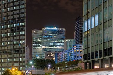 Gece Işıkları Bulutları 'ndaki La Savunma İş Bölgesi' nde Farklı Bakış açıları