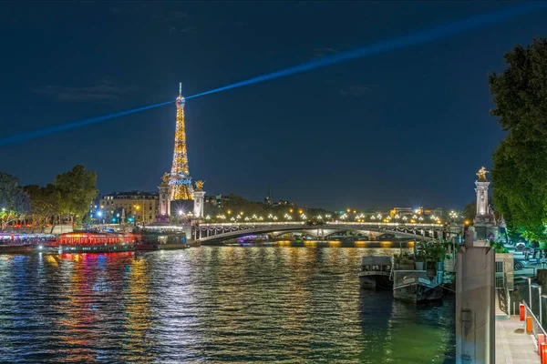 Torre Eiffel Illuminata Notte Parigi Con Fiume Senna Scena Romantica — Foto Stock