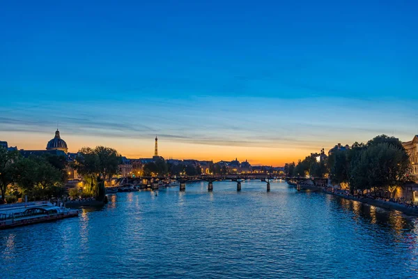 Blue Hour Parijs Met Eiffeltoren Seine Rivier Bruggen Stockfoto