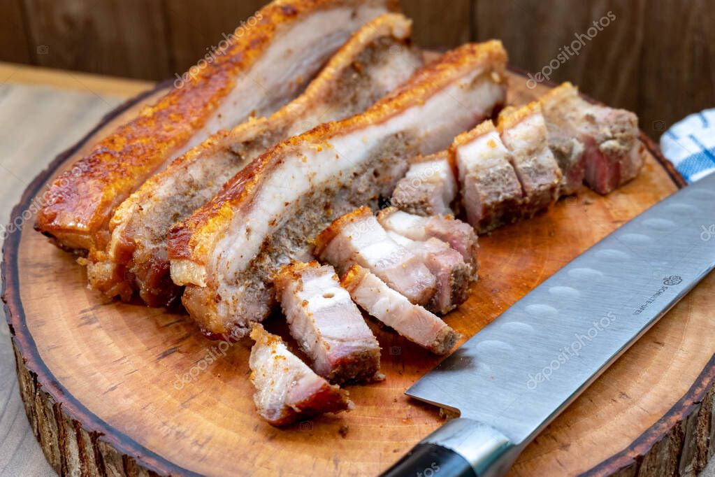 Asado de vientre de cerdo crujiente, Hong Kong y estilo asiático