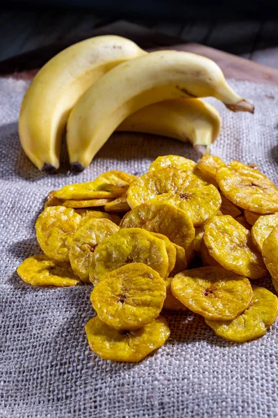 Édes Banán Chips Hagyományos Snack Lampungból Indonéziából Chips Egy Zsákvásznon — Stock Fotó