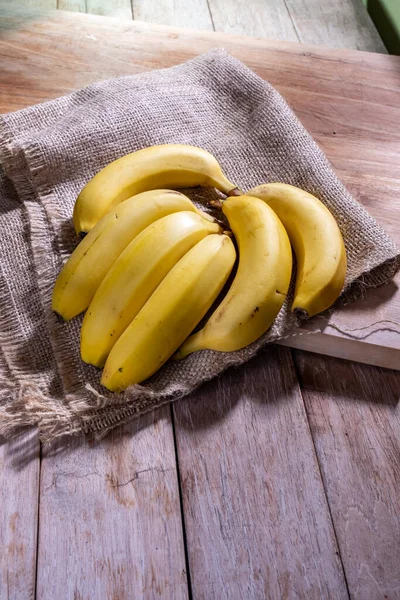 배경에는 바나나를 놓았다 Cavendish Banana Moses Acuminata Cavendish Subgroup — 스톡 사진