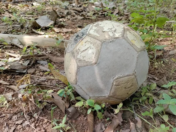 Bola Desgastada Rota Rota Pelota Fútbol —  Fotos de Stock