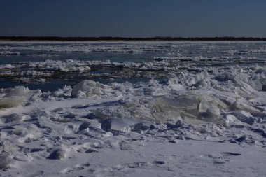 Amur bölgesi, bahar, soğuk.