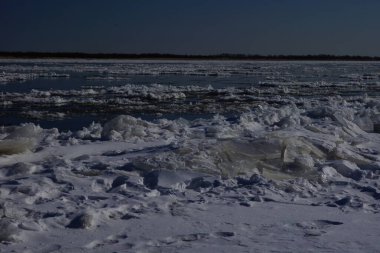 Amur bölgesi, bahar, soğuk.