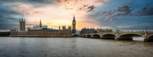Panorama of Big Ben and House of Parliament at River Thame London Лицензионные Стоковые Изображения