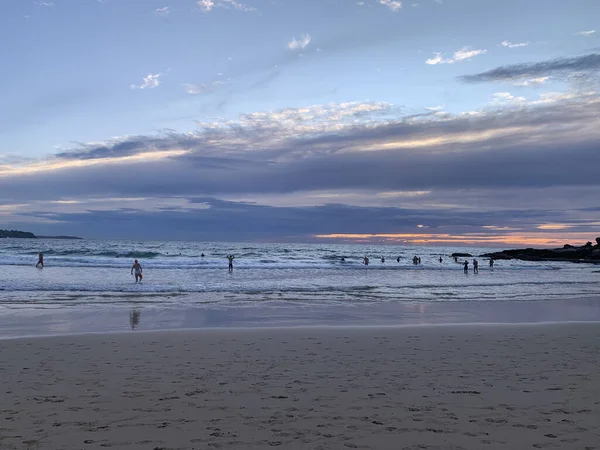 Single Surfer Entering Trippy Dawn Sunset Waves — Stock Photo, Image