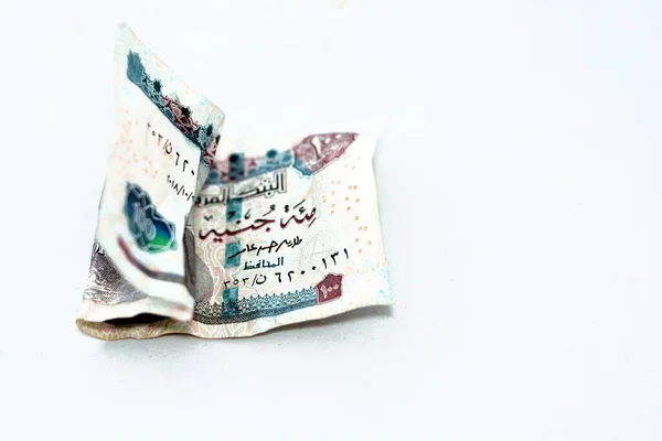 Вибіркове Фокусування Розгромлених Єгипетських Грошей 100 Грн Ізольованих Білому Фоні — стокове фото