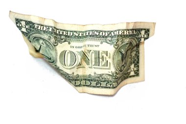 Buruşuk Amerikan parasının seçici odak noktası beyaz arka planda izole edilmiş 1 dolar, buruşuk Amerikan doları banknotu, ekonomik enflasyon ve para krizi konsepti