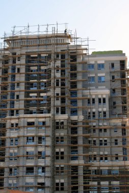 Kahire, Mısır, 12 Şubat 2022: Yeni yüksek katlı modern apartman inşaatı, Yeni Mısır 'da konut geliştirme binaları, gayrimenkul projeleri ve kullanılabilirlik