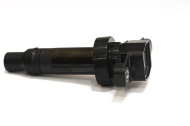 Ateşleme bobininin seçici odak noktası, akü voltajını, yakıt yakıtını tutuşturmak için gerekli elektrik bujilerini yaratmak için gerekli olan binlerce volta dönüştüren otomobil ateşleme sistemi için indüksiyon bobini.