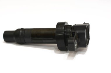 Ateşleme bobininin seçici odak noktası, akü voltajını, yakıt yakıtını tutuşturmak için gerekli elektrik bujilerini yaratmak için gerekli olan binlerce volta dönüştüren otomobil ateşleme sistemi için indüksiyon bobini.