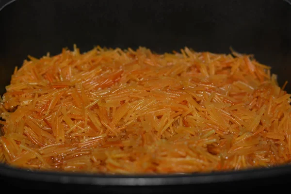 Enfoque Selectivo Browned Butter Dulce Vermicelli Egipcio Cocinado Con Agua — Foto de Stock