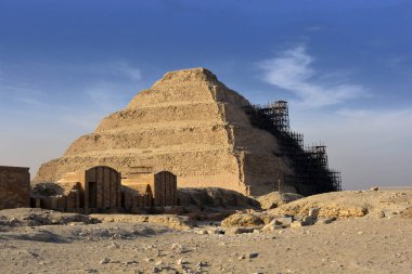 Djoser Piramidi (veya Djeser ve Zoser Piramidi), Mısır 'ın Saqara mezarlığında, Memphis şehrinin kuzeybatısında yer alan bir arkeolojik alandır.