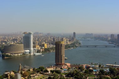 Kahire, Mısır, 18 Mayıs 2018, Kahire Mısır şehir manzarası, Kahire ve gökdelenlerin panoramik manzarası, Mısır Nil nehri tüm şehri kaplıyor.