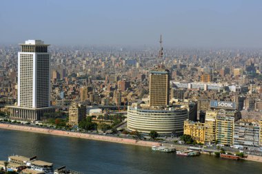 Kahire, Mısır, 18 Mayıs 2018, Kahire Mısır şehir manzarası, Kahire ve gökdelenlerin panoramik manzarası, Mısır Nil nehri tüm şehri kaplıyor.