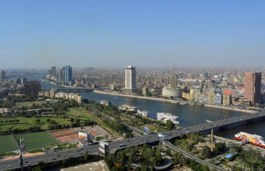 Kahire, Mısır, 18 Mayıs 2018, Kahire Mısır şehir manzarası, Kahire ve gökdelenlerin panoramik manzarası, Mısır Nil nehri tüm şehri kaplıyor.