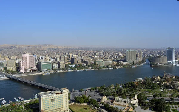 2018年5月18日 埃及开罗 空中的埃及城市景观 开罗全景和摩天大楼 埃及尼罗河流经城市 — 图库照片