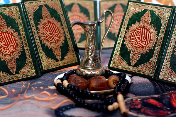 Hintergrund Des Ramadan Monats Selektiver Fokus Auf Datumsfrüchte Rosenkranz Heilige — Stockfoto