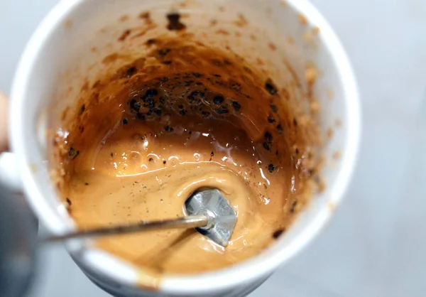 Fokus Selektif Mencampur Susu Gula Dan Kopi Membuat Cangkir Cappuccino — Stok Foto