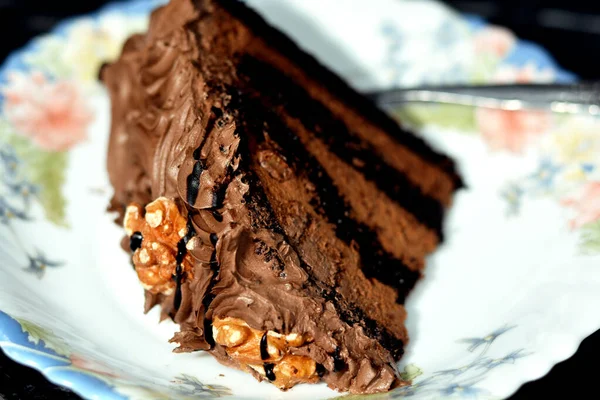 Piece Delicious Chocolate Cake Walnuts Sauce Chocolate Birthday Cake Covered — Stock Photo, Image