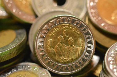 Mısır Tabip Asâsı 2020 'nin Mısır' ın ters tarafında yer alan sloganı, Coronavirus salgınında (COVID-19)