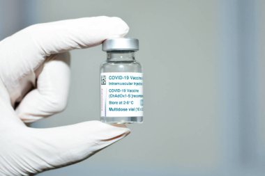 Covid-19 aşı AstraZeneca kas içi enjeksiyon 5ml multi doz şişesi, COVAX tedarik, ChAdOx1-rekombinant, AstraZeneca plc İngiliz-İsveçli çokuluslu bir şirket.
