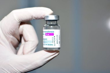 Covid-19 aşı AstraZeneca kas içi enjeksiyon 5ml multi doz şişesi, COVAX tedarik, ChAdOx1-rekombinant, AstraZeneca plc İngiliz-İsveçli çokuluslu bir şirket.