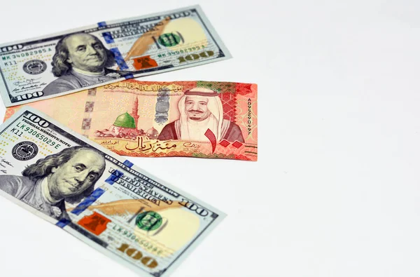 Amerikanska Hundra Dollar Sedel Och Saudiarabien Riyals Sedlar Valuta 100 — Stockfoto