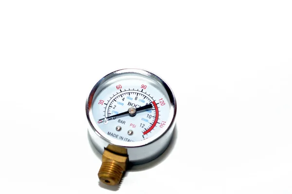 2022年3月4日 埃及开罗 一个12巴 180 Psi 的水压计的选择性焦距是一个测量系统水压的仪器 — 图库照片