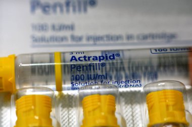 Actrapid insan insülin rDNA 'sı diyabetik hastalarda kullanılan Novo Nordisk cihazları ile kullanmak için deri altı ya da damar altı enjeksiyonu için 100 IU solüsyonu doldur