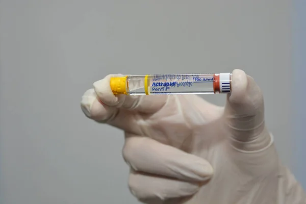 Actrapid Wstrzykiwacz Ludzkiej Insuliny Rdna 100 Roztwór Wstrzykiwań Podskórnych Lub — Zdjęcie stockowe