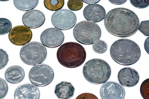 Contexte Diverses Pièces Monnaie Nombreux Pays Différentes Valeurs Isolées Sur — Photo