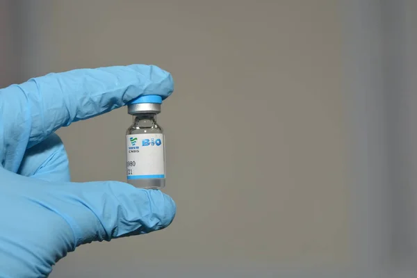 Sinopharm Covid Vacuna Botella Dosis Cargada Una Jeringa Sars Cov — Foto de Stock
