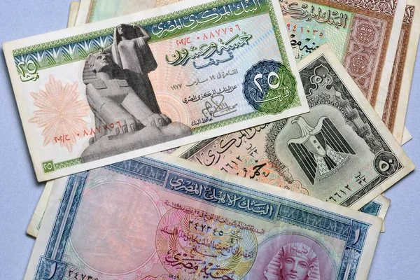 Raccolta Vecchie Banconote Egiziane Fuoco Selettivo Quarto Sterlina Mezzo Sterlina — Foto Stock