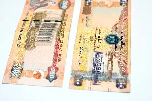 200阿联酋迪拉姆钞票 正面有扎耶德体育城体育场和伊斯兰宗教法庭大楼 背面有阿联酋中央银行和猎鹰形象 — 图库照片