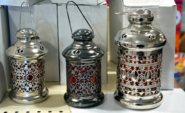 Metal Prata Islâmico Ramadã Lanternas Manchadas Com Cor Vermelha Diferentes — Fotografia de Stock