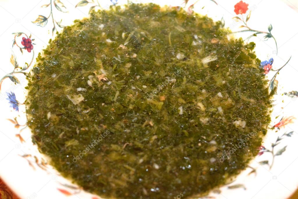 Cocina árabe de plato tradicional egipcio (Molokhya o Molokhia) que se