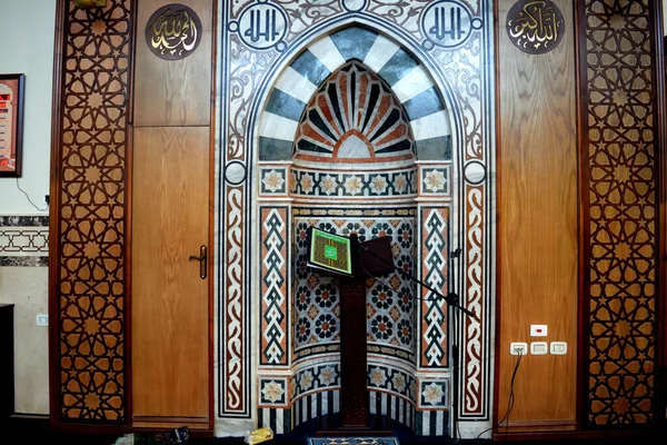 Meczet Wewnątrz Islamskim Stylu Dekoracyjnym Meczet Mihrab Lub Nisza Koranu — Zdjęcie stockowe