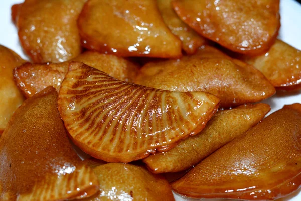 Qatayef Dumplings Stuffed Filled Nuts Shredded Coconuts Fried Deep Oil — Stock Photo, Image