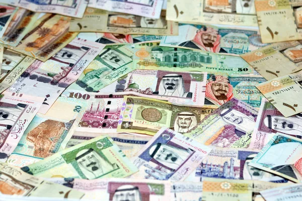 Предпосылки Кучи Саудовских Риалов Банкноты Денежные Векселя Разной Стоимости Разных — стоковое фото