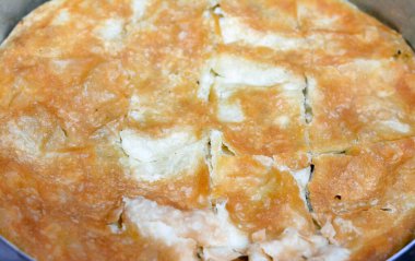 Roqaq adı verilen Mısır usulü etli hamur işi geleneksel bir Mısır mutfağıdır. Rakaq çıtır ekmekten, kıyma ve ghee 'den yapılır, fırında bir tepside pişirilir, Mısır yemeklerinin seçici odak noktasıdır.