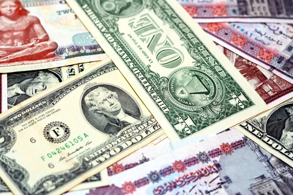 Hög Med Amerikanska Dollar Och Egyptiska Pund Bakgrund Stapel Femtio — Stockfoto