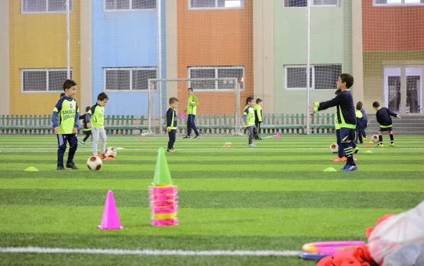 Cairo Egito Fevereiro 2018 Grupo Crianças Jogadoras Que Exercitam Antes — Fotografia de Stock