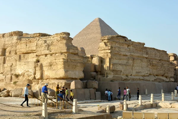 Gíza Egypt Listopadu 2018 Turisté Místě Pyramid Gíze Kolem Zříceniny — Stock fotografie