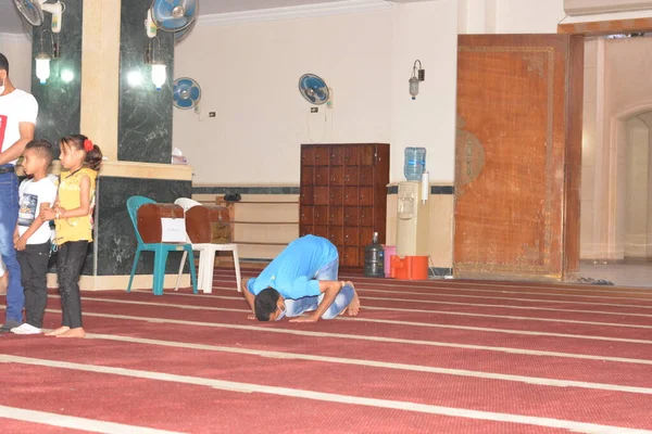 Cairo Egypte Mei 2021 Egyptische Moslims Voeren Eerste Eid Gebeden — Stockfoto