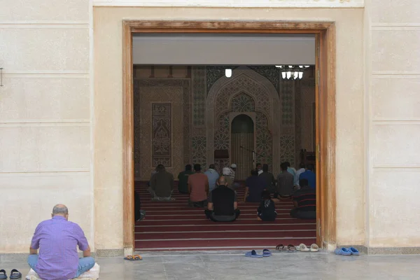 Cairo Egitto Maggio 2021 Musulmani Egiziani Eseguono Prime Preghiere Degli — Foto Stock