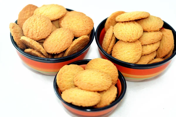 庆祝伊斯兰开斋节的传统阿拉伯饼干盘 主要由面粉制成的埃及饼干 切碎的椰子和希 美味的伊斯兰节日烘焙 — 图库照片